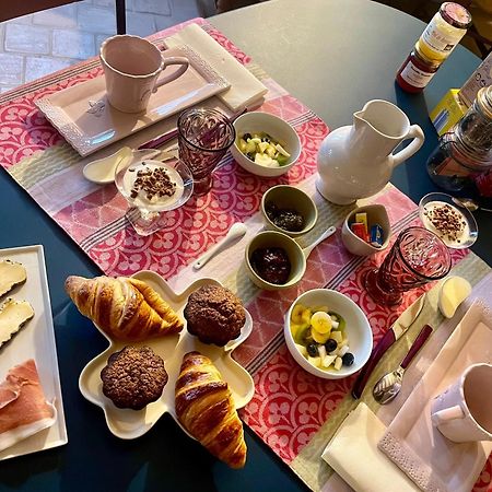 Le P'Tit Nid De Gabriel Bed & Breakfast Les Touches-de-Périgny Dış mekan fotoğraf