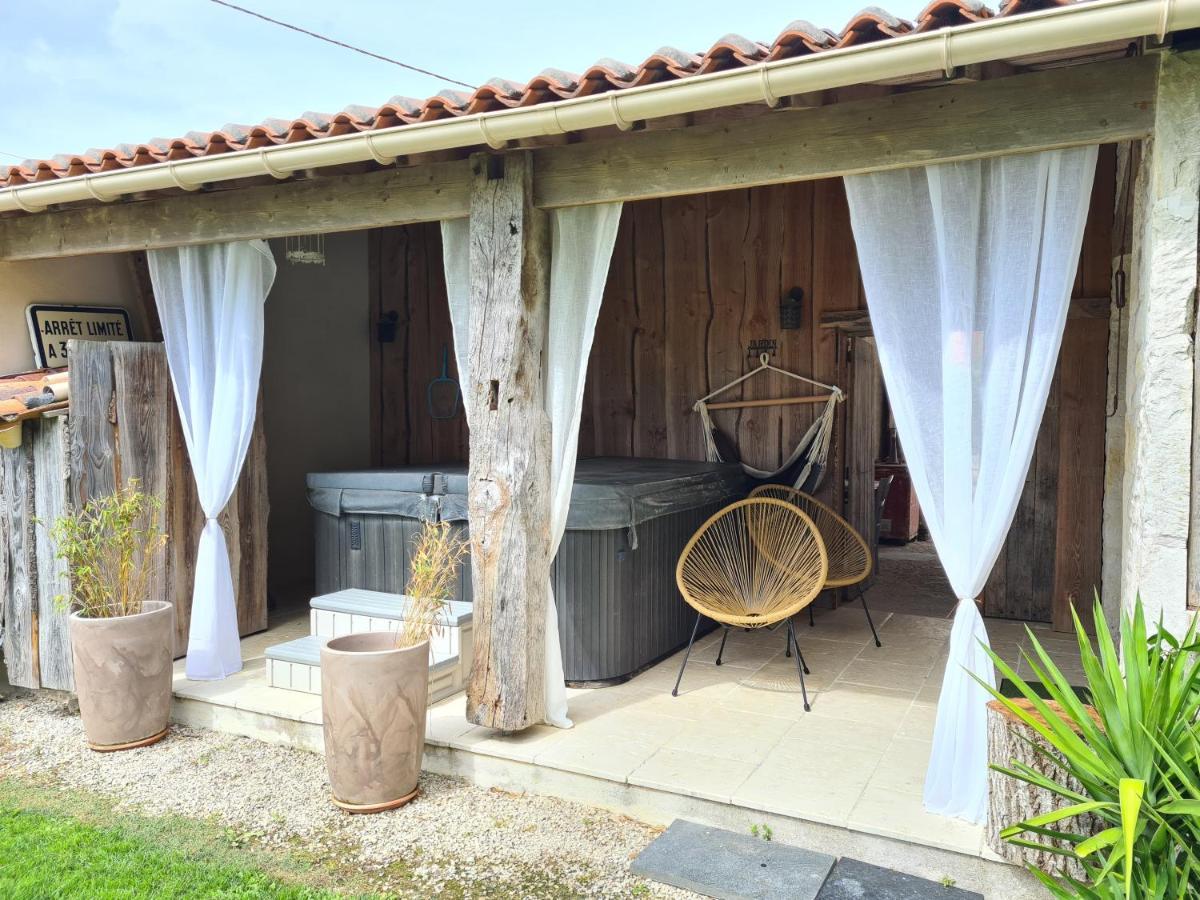 Le P'Tit Nid De Gabriel Bed & Breakfast Les Touches-de-Périgny Dış mekan fotoğraf