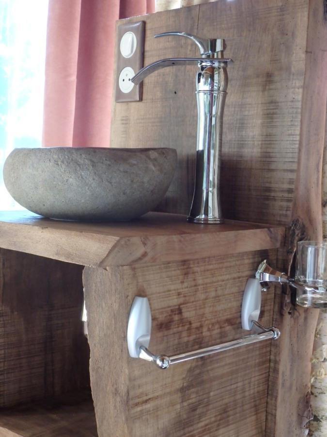 Le P'Tit Nid De Gabriel Bed & Breakfast Les Touches-de-Périgny Dış mekan fotoğraf