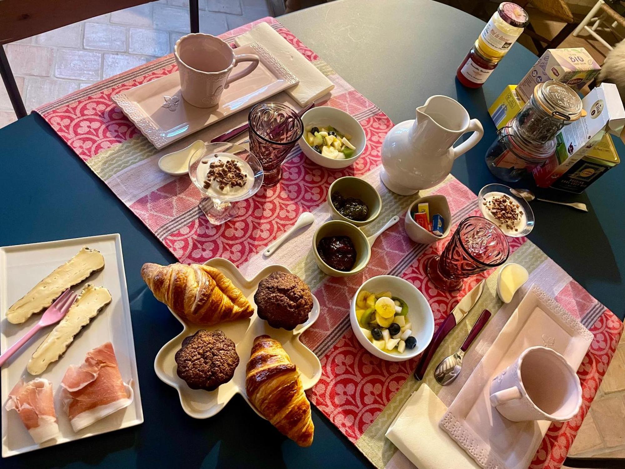 Le P'Tit Nid De Gabriel Bed & Breakfast Les Touches-de-Périgny Dış mekan fotoğraf