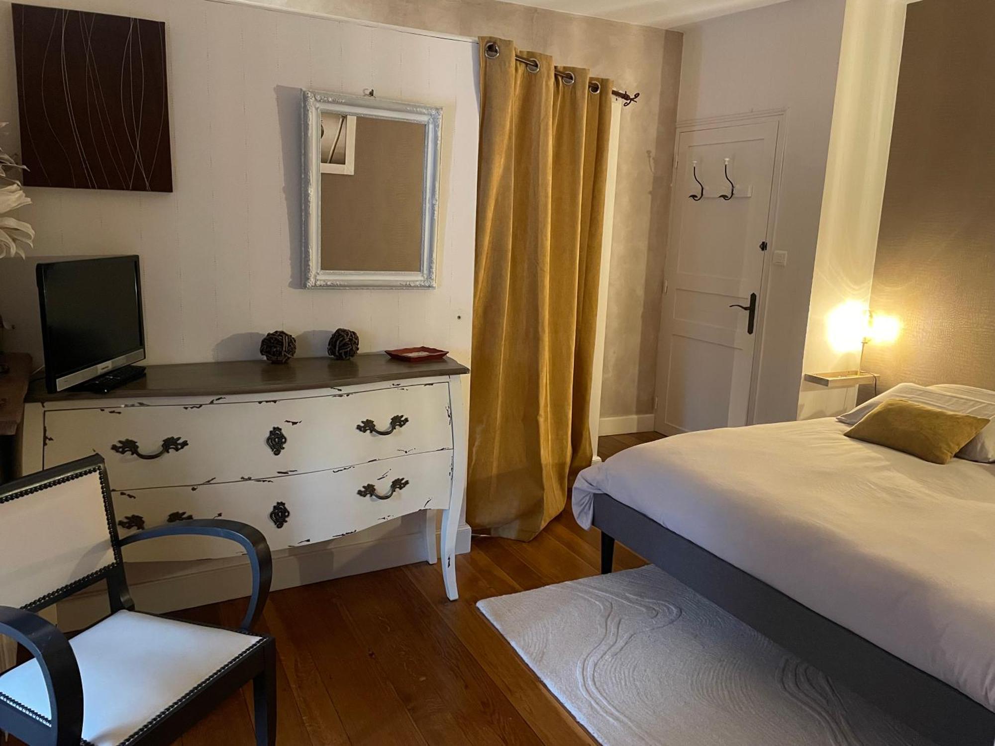 Le P'Tit Nid De Gabriel Bed & Breakfast Les Touches-de-Périgny Dış mekan fotoğraf